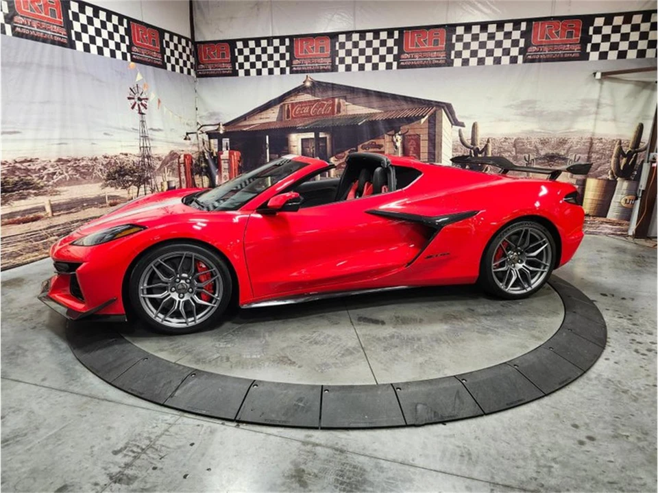2023 Chevrolet Corvette C8 - Image 2 of 31