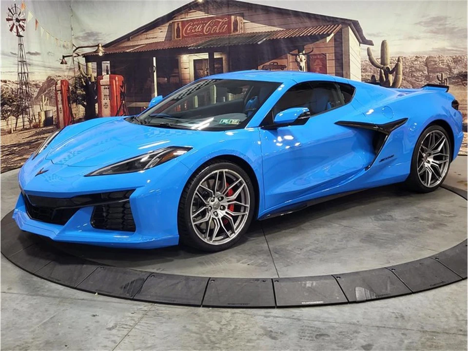 2023 Chevrolet Corvette C8 - Image 2 of 31