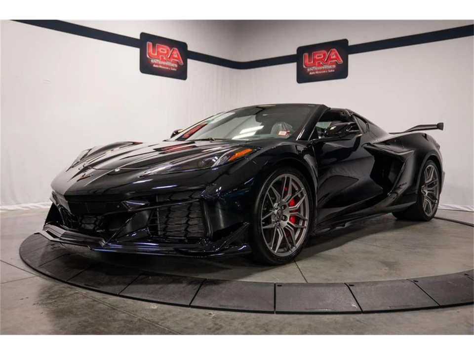 2023 Chevrolet Corvette C8 - Image 2 of 31