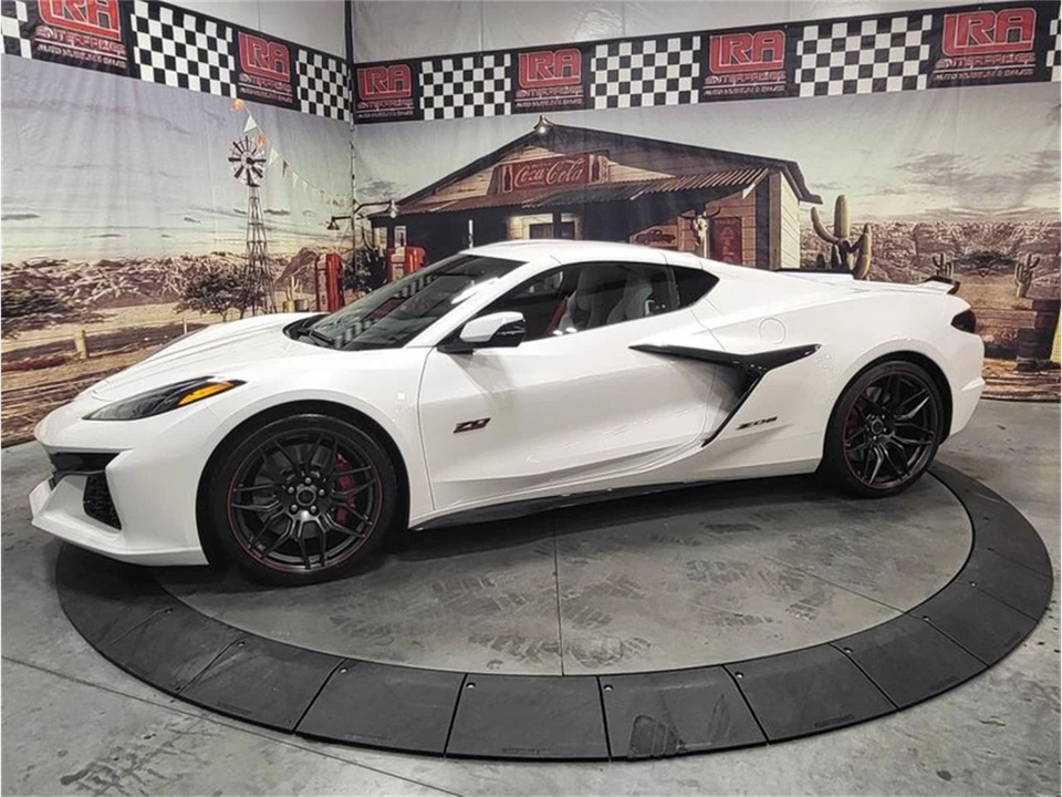 2023 Chevrolet Corvette C8 - Image 2 of 31