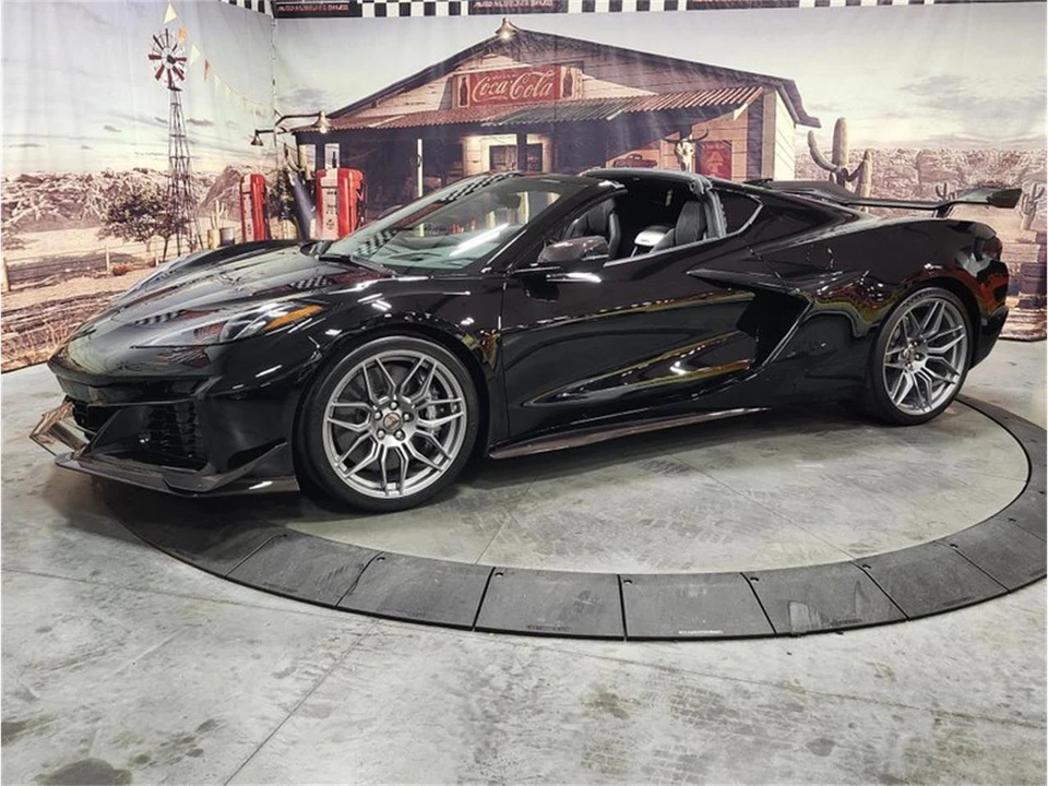 2023 Chevrolet Corvette C8 - Image 2 of 31