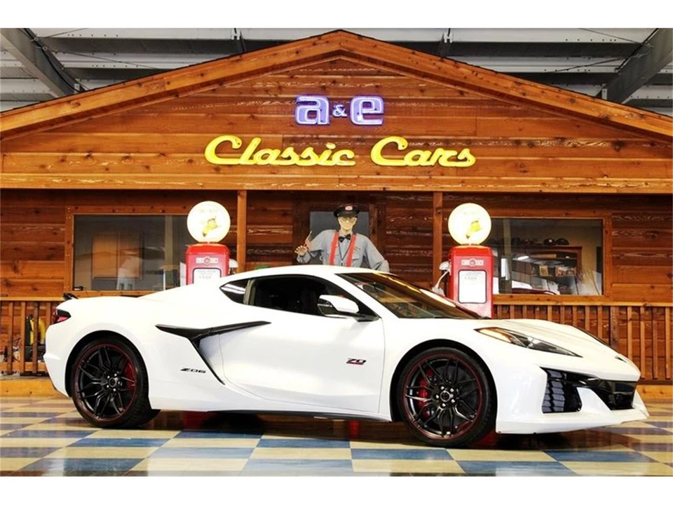 2023 Chevrolet Corvette C8 - Image 8 of 31