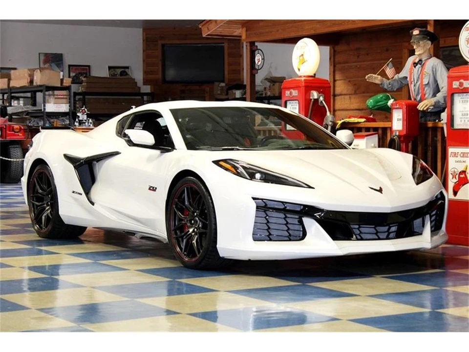 2023 Chevrolet Corvette C8 - Image 10 of 31