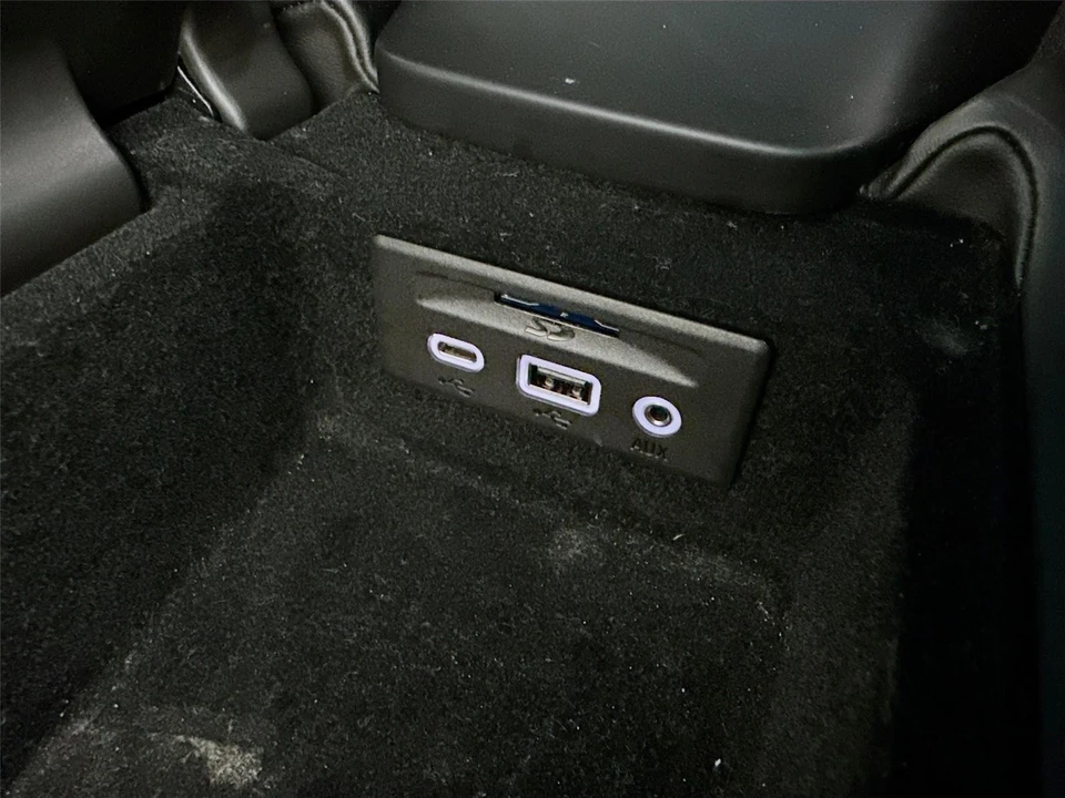 2023 Chevrolet - Image 18 of 31