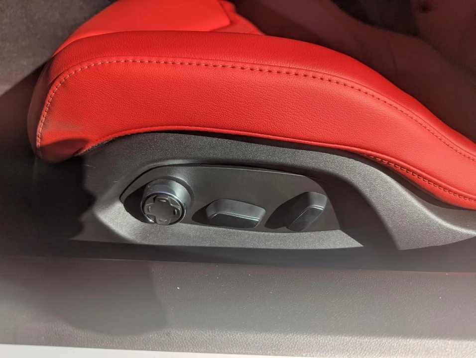 2023 Chevrolet - Image 22 of 31