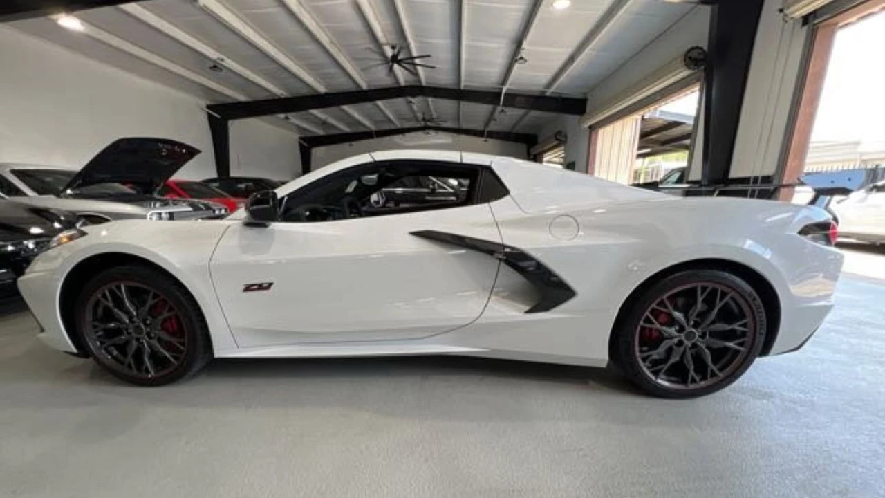 2023 Chevrolet Corvette C8 - Image 2 of 10