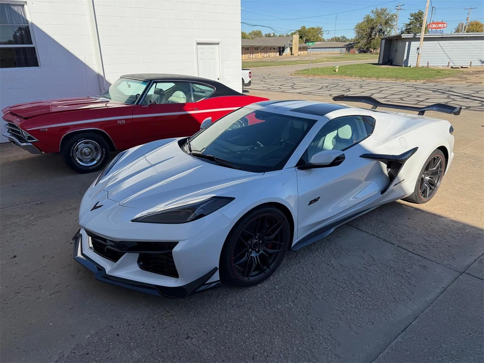 2023 Chevrolet Corvette C8 Z06 - Image 4 of 31