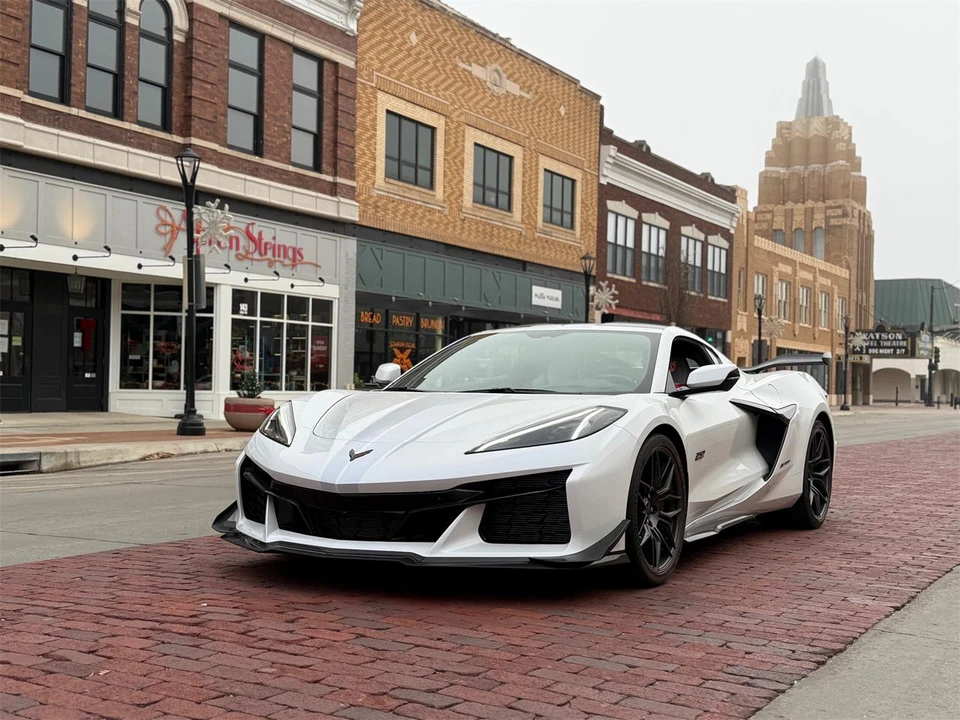 2023 Chevrolet Corvette C8 Z06 - Image 9 of 31