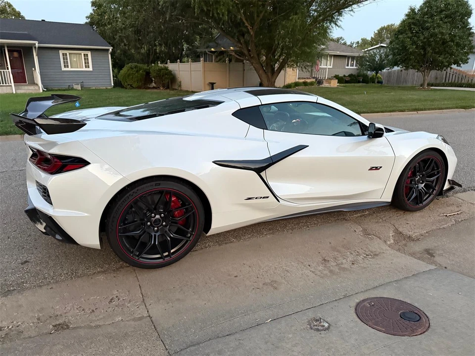 2023 Chevrolet Corvette C8 Z06 - Image 8 of 31