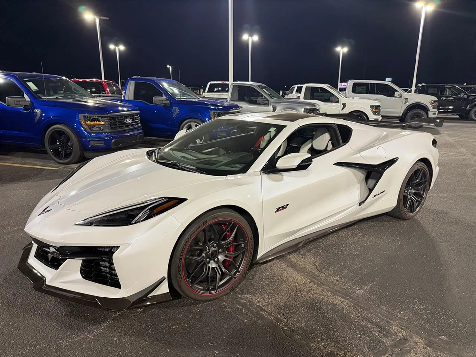 2023 Chevrolet Corvette C8 Z06 - Image 27 of 31