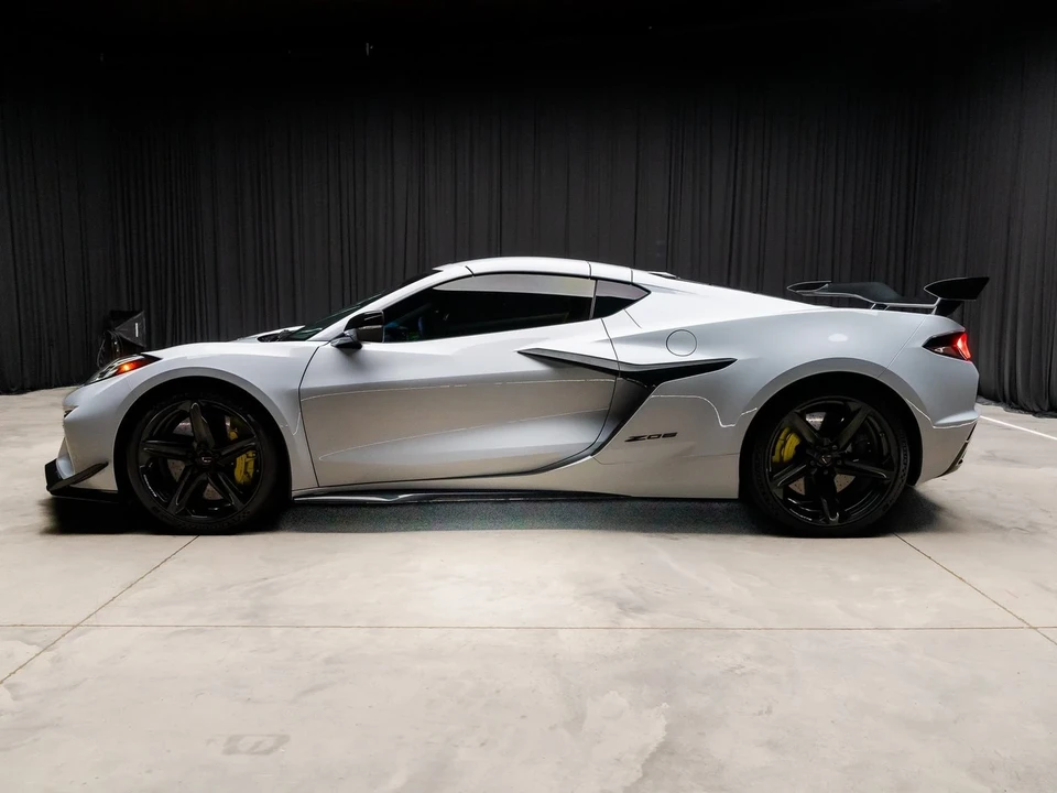 2023 Chevrolet Corvette C8 Z06 - Image 10 of 12