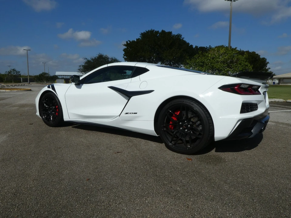 2023 Chevrolet Corvette C8 Z06 - Image 8 of 21