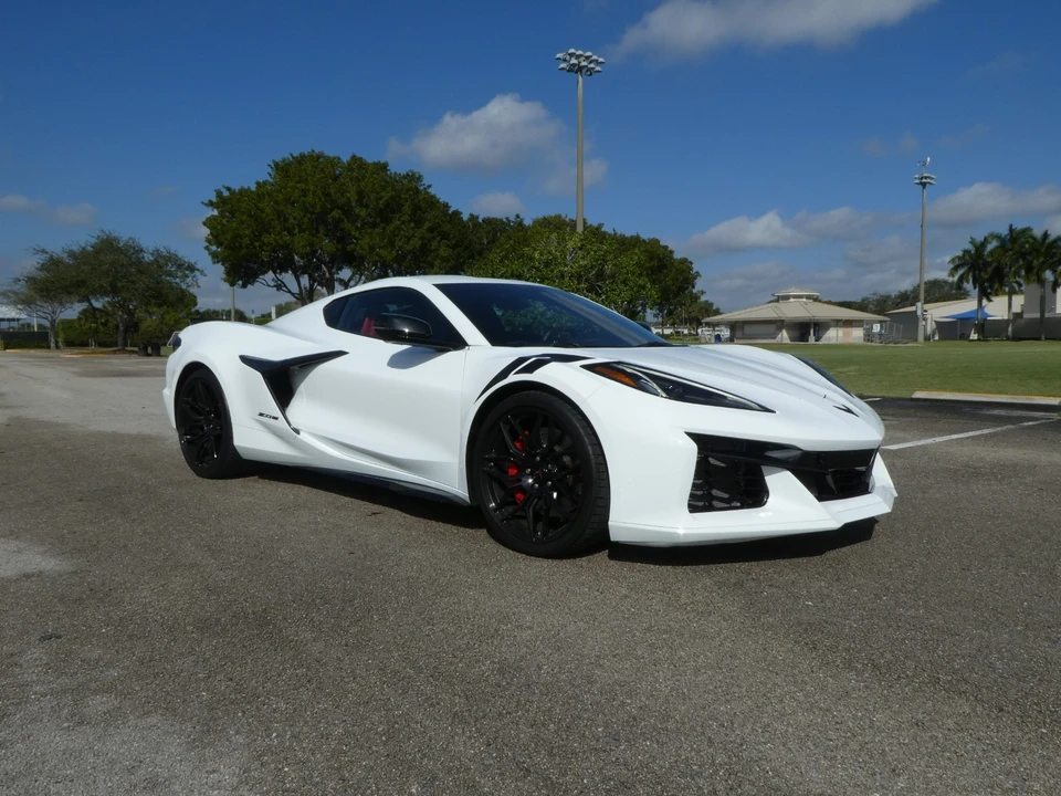 2023 Chevrolet Corvette C8 Z06 - Image 2 of 21