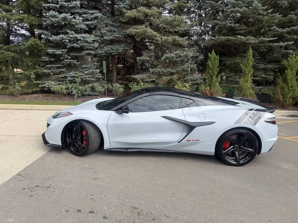 2023 Chevrolet Corvette C8 Z06 - Image 2 of 31