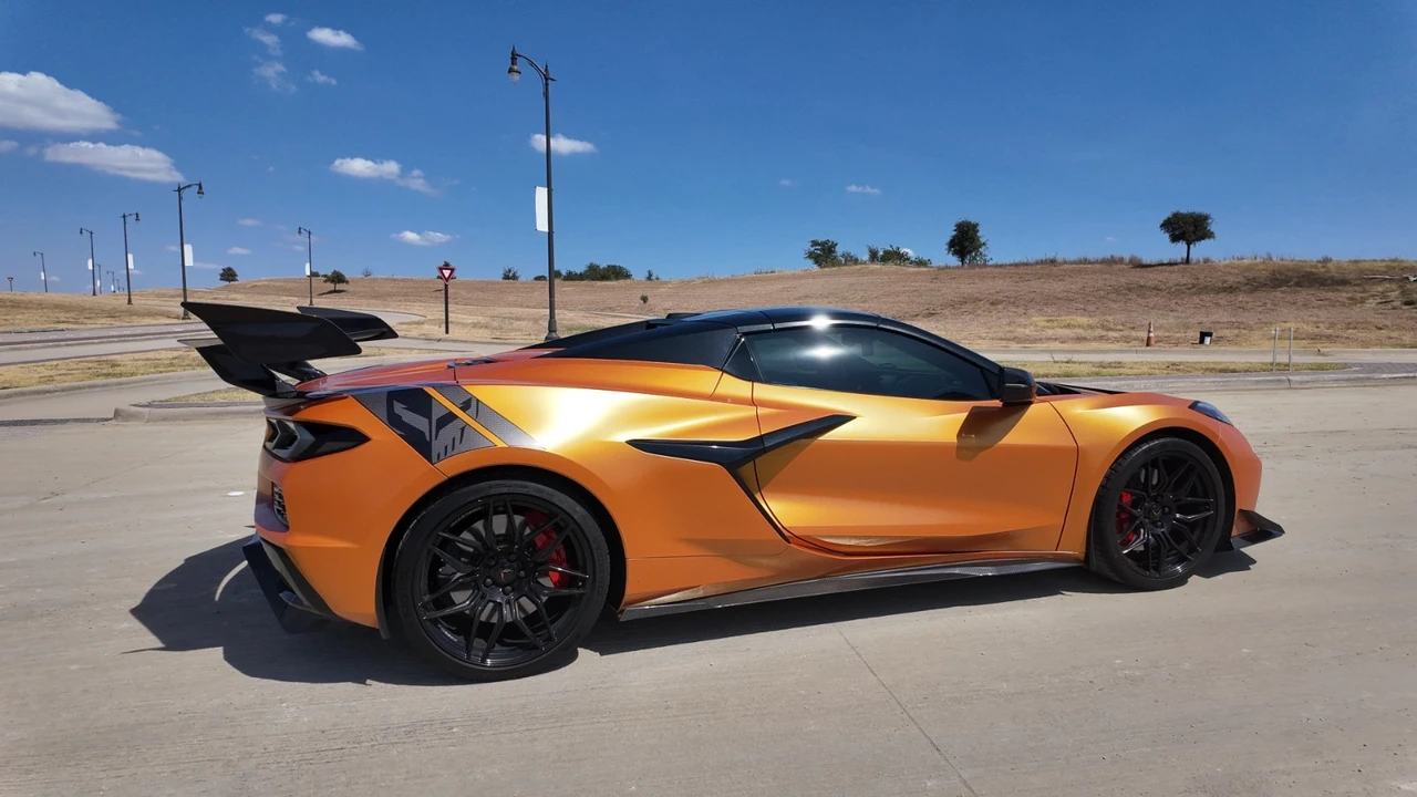 2023 Chevrolet Corvette C8 Z06 - Image 10 of 31