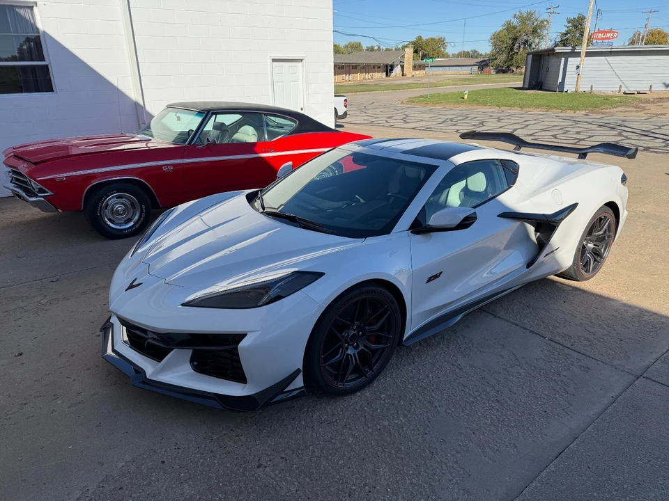 2023 Chevrolet Corvette C8 Z06 - Image 2 of 19