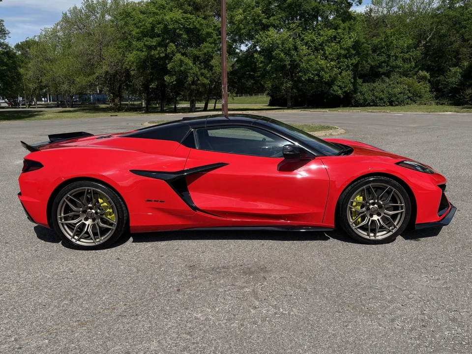 2023 Chevrolet Corvette C8 Z06 - Image 8 of 31