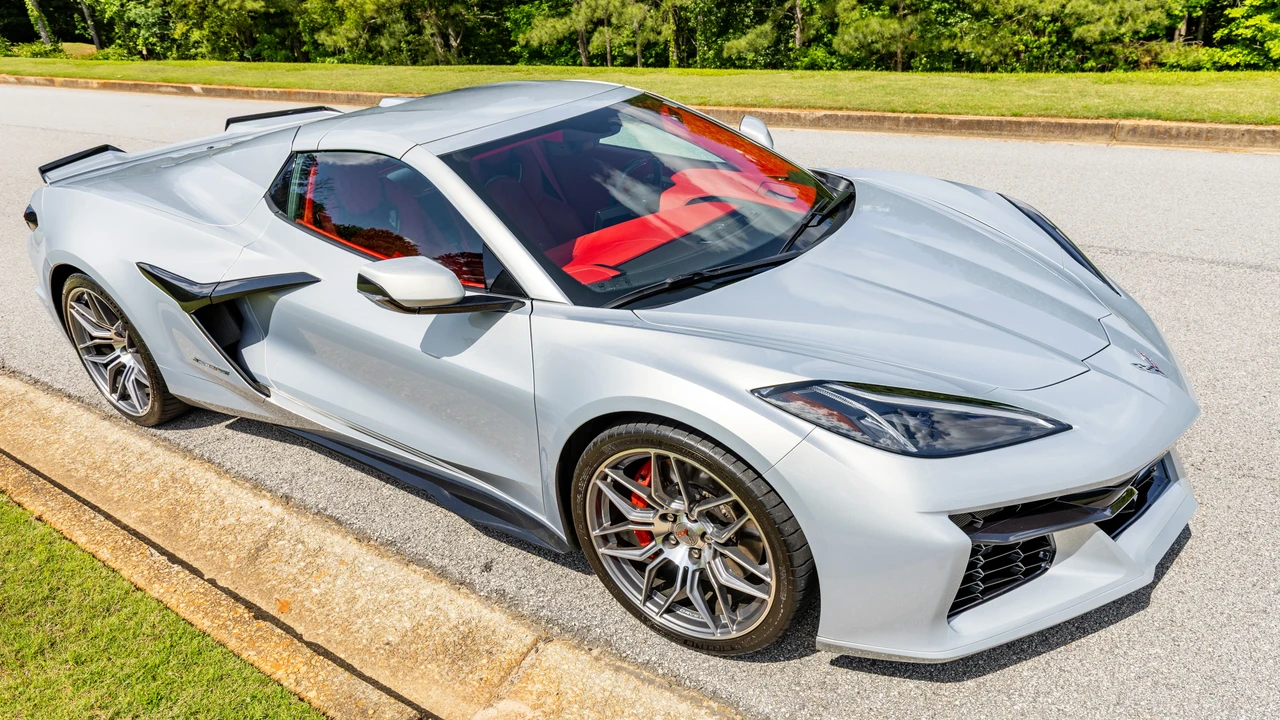 2023 Chevrolet Corvette C8 Z06 - Image 9 of 31