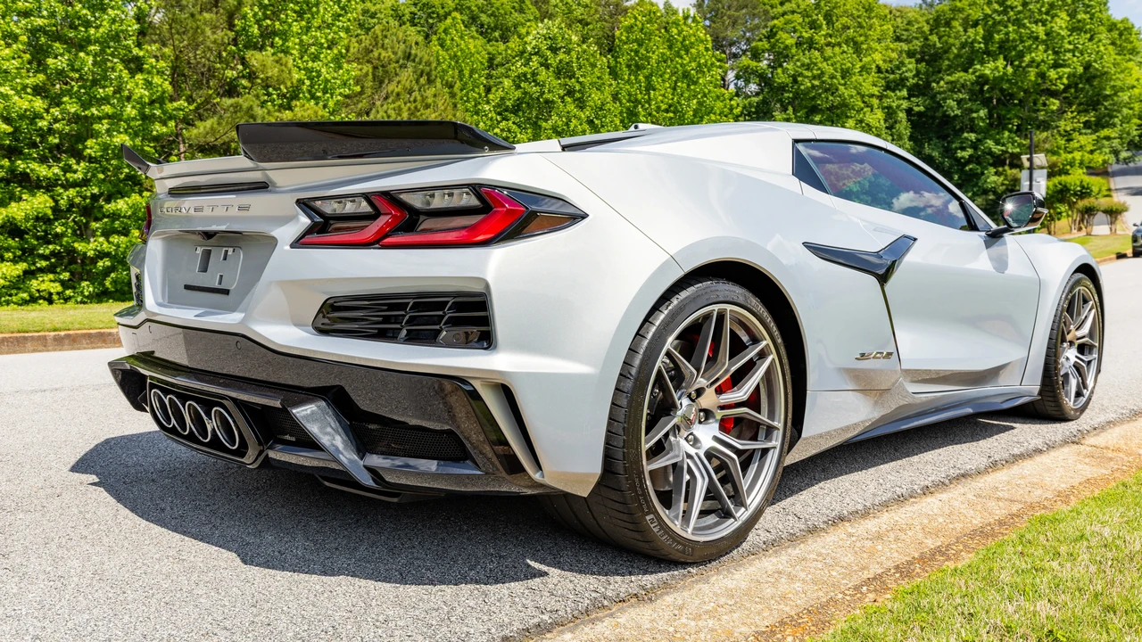 2023 Chevrolet Corvette C8 Z06 - Image 11 of 31