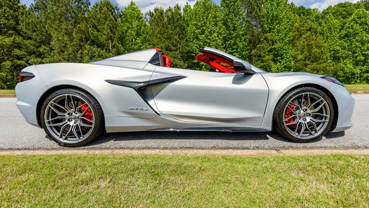 2023 Chevrolet Corvette C8 Z06 - Image 3 of 31