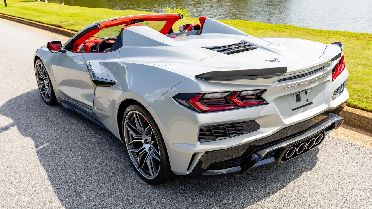 2023 Chevrolet Corvette C8 Z06 - Image 6 of 31