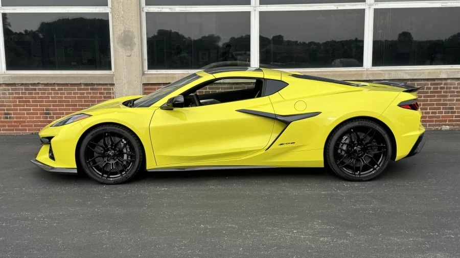 2023 Chevrolet Corvette C8 Z06 - Image 2 of 14