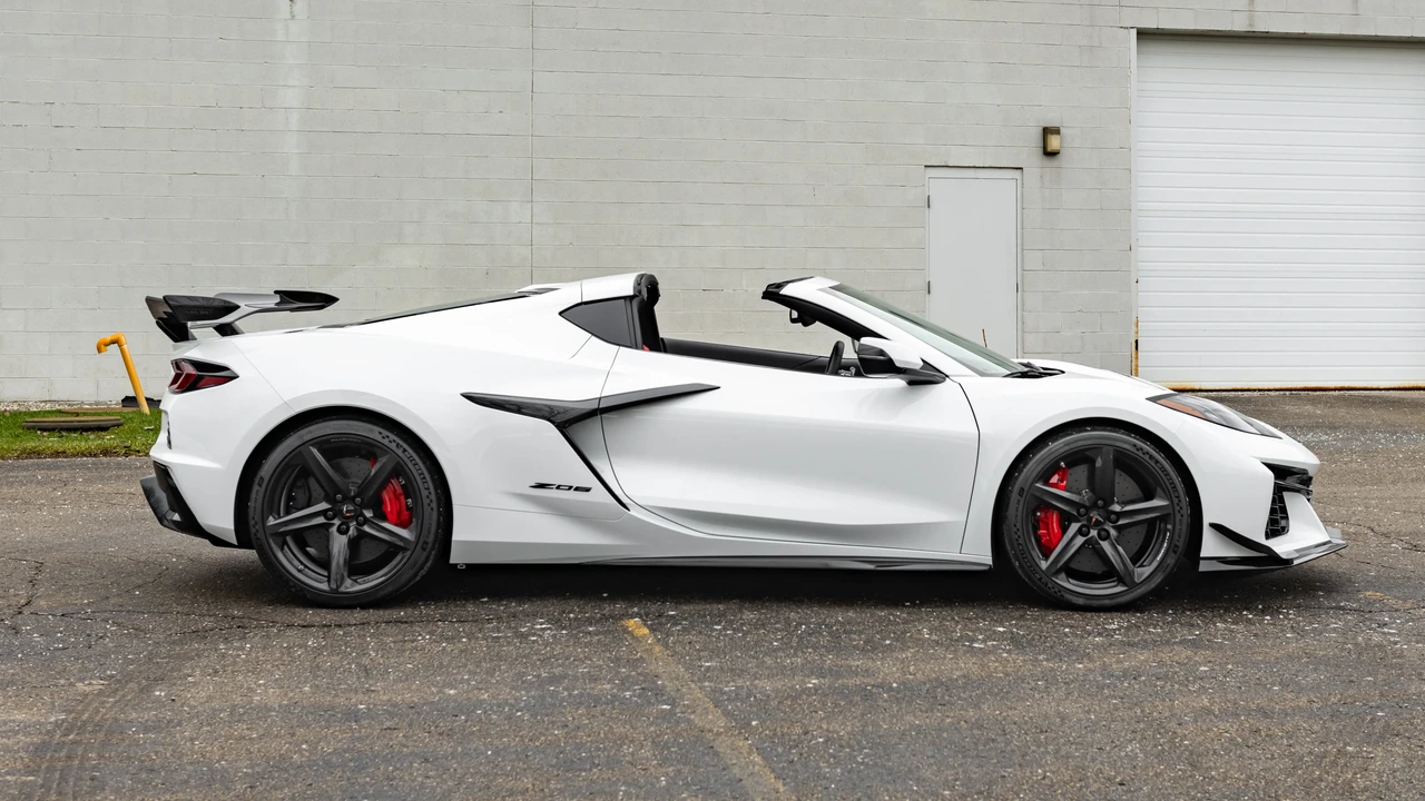 2023 Chevrolet Corvette C8 Z06 - Image 13 of 31
