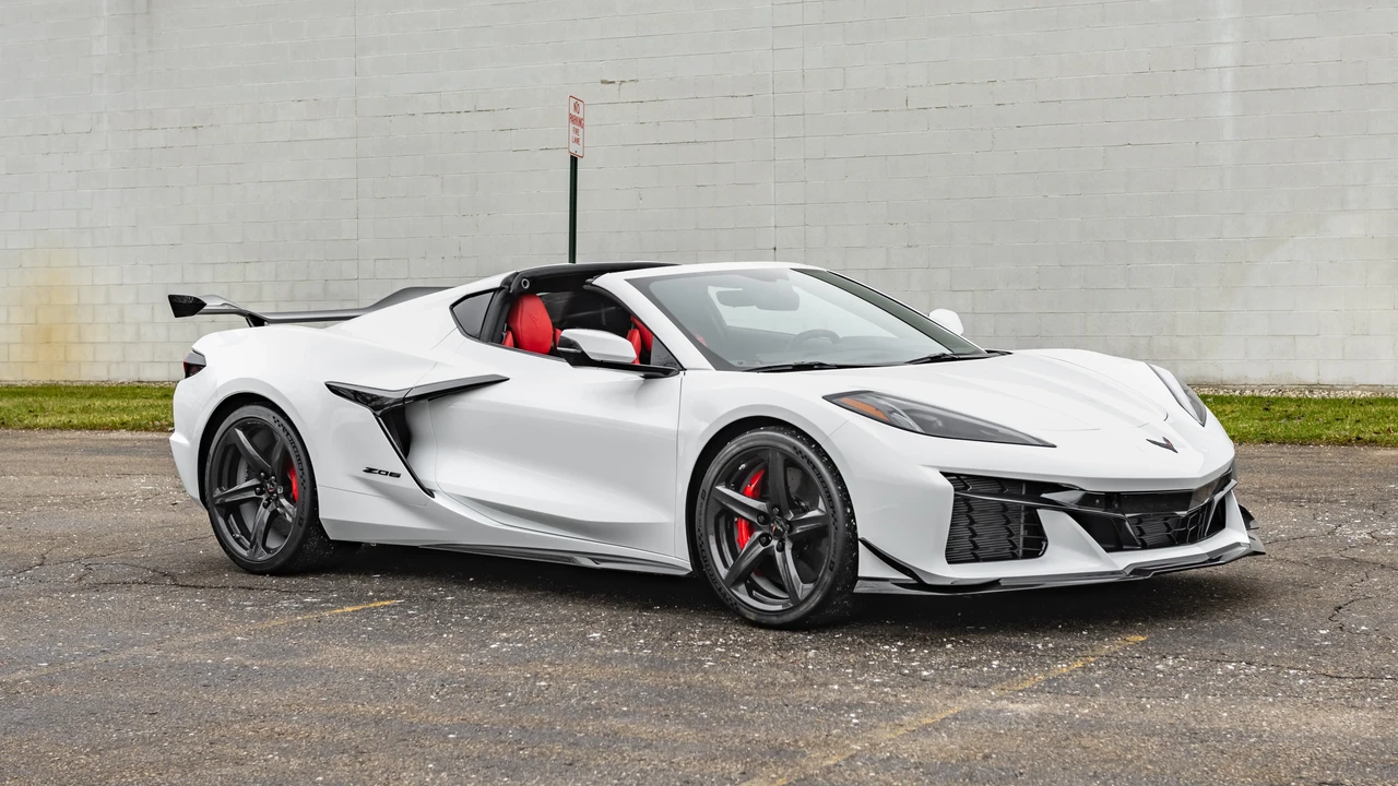 2023 Chevrolet Corvette C8 Z06 - Image 12 of 31