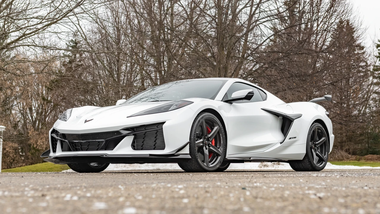 2023 Chevrolet Corvette C8 Z06 - Image 3 of 31