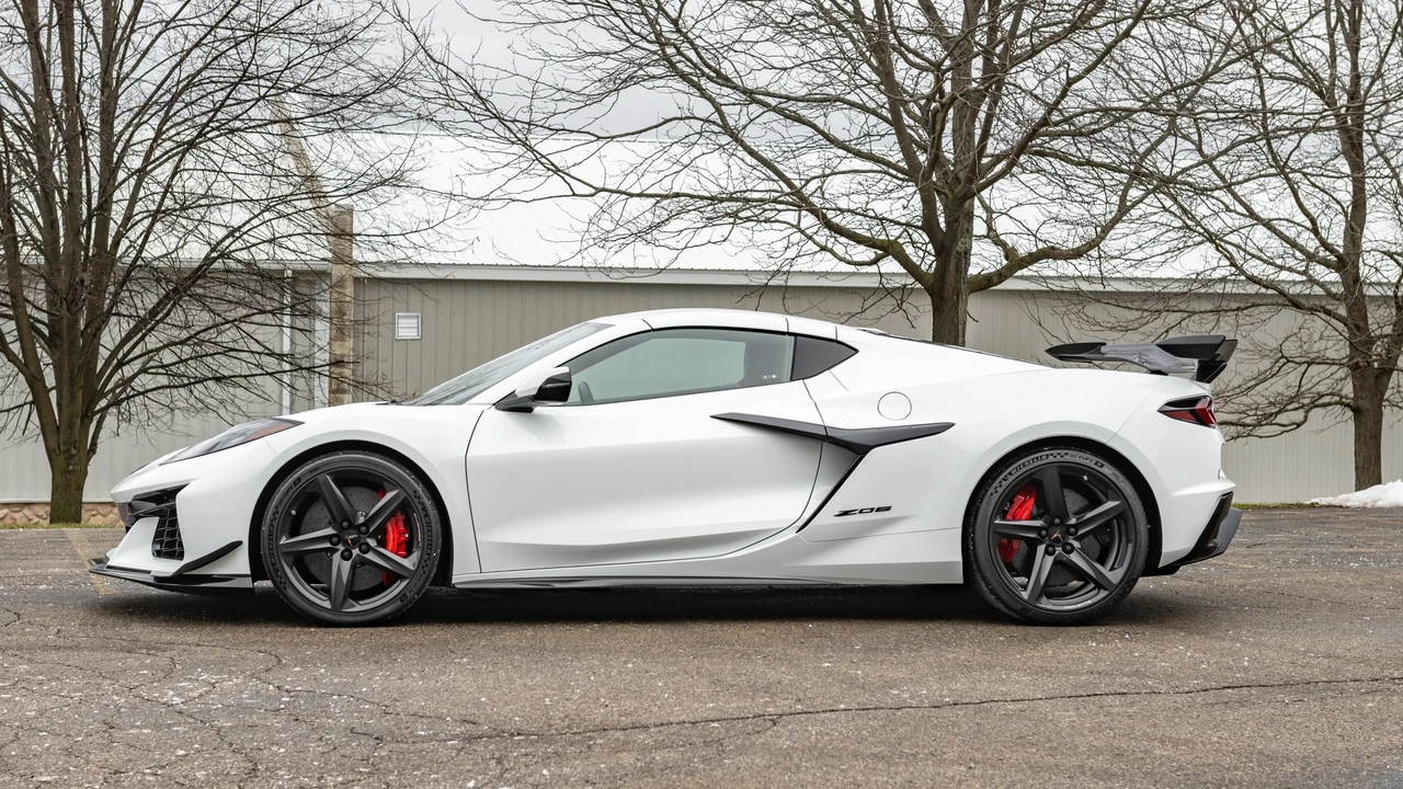 2023 Chevrolet Corvette C8 Z06 - Image 8 of 31