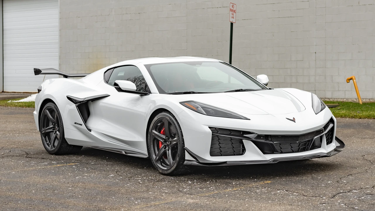 2023 Chevrolet Corvette C8 Z06 - Image 4 of 31