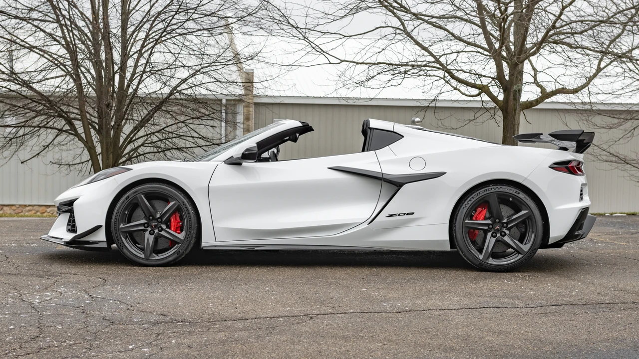 2023 Chevrolet Corvette C8 Z06 - Image 17 of 31