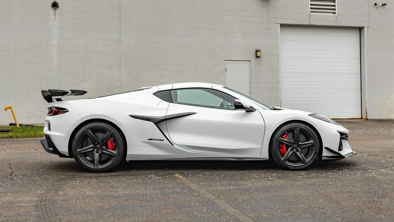 2023 Chevrolet Corvette C8 Z06 - Image 5 of 31