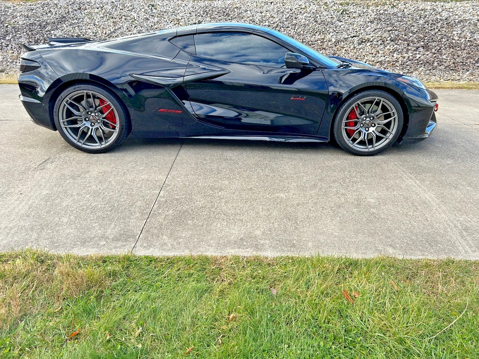 2023 Chevrolet Corvette C8 - Image 2 of 9