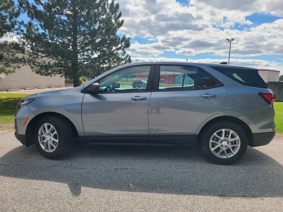 2023 Chevrolet Equinox - Image 2 of 21