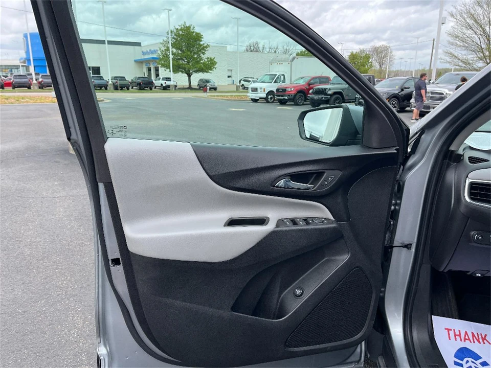 2023 Chevrolet Equinox - Image 25 of 31