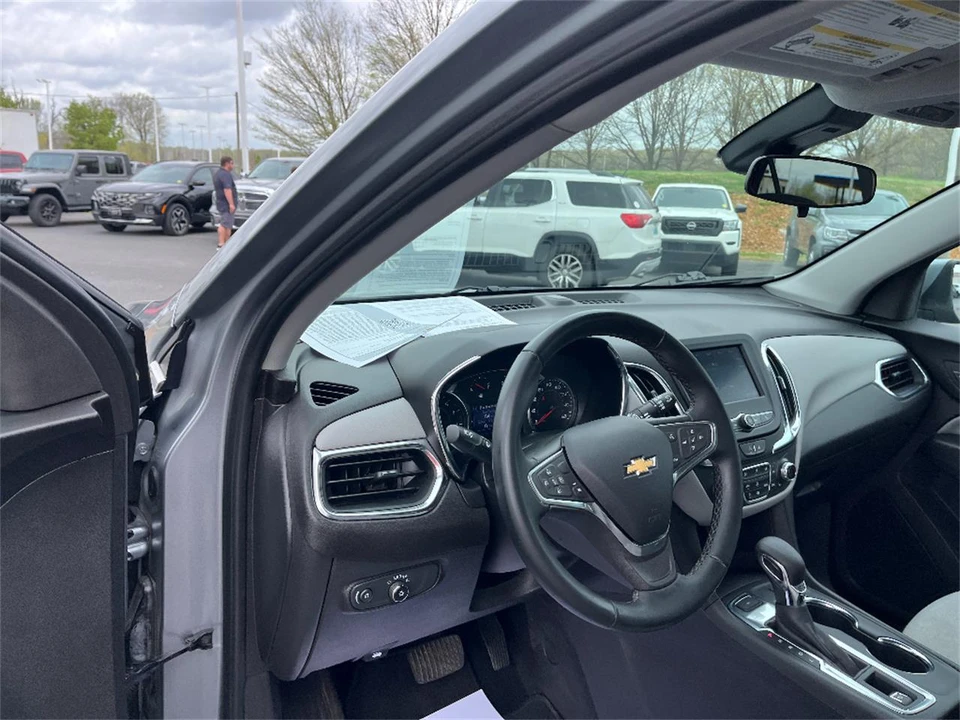 2023 Chevrolet Equinox - Image 26 of 31