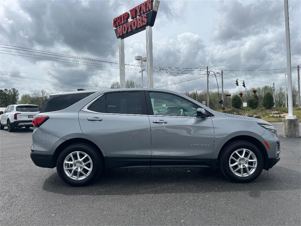 2023 Chevrolet Equinox - Image 8 of 31