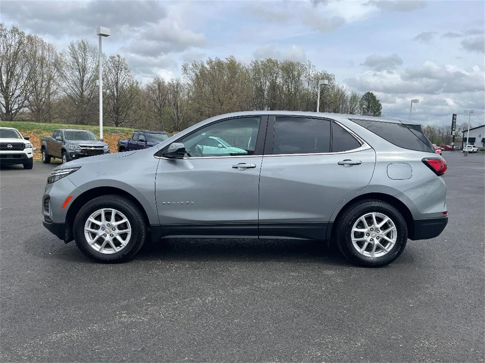 2023 Chevrolet Equinox - Image 4 of 31