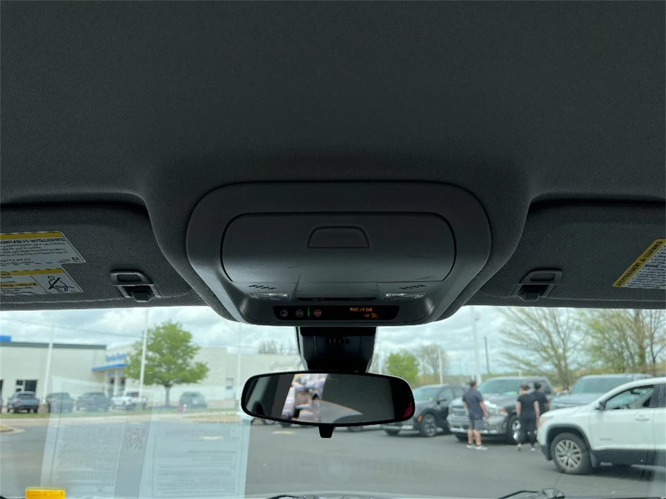 2023 Chevrolet Equinox - Image 24 of 31
