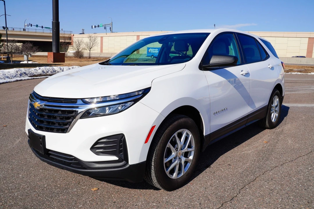 2023 Chevrolet Equinox - Image 8 of 31
