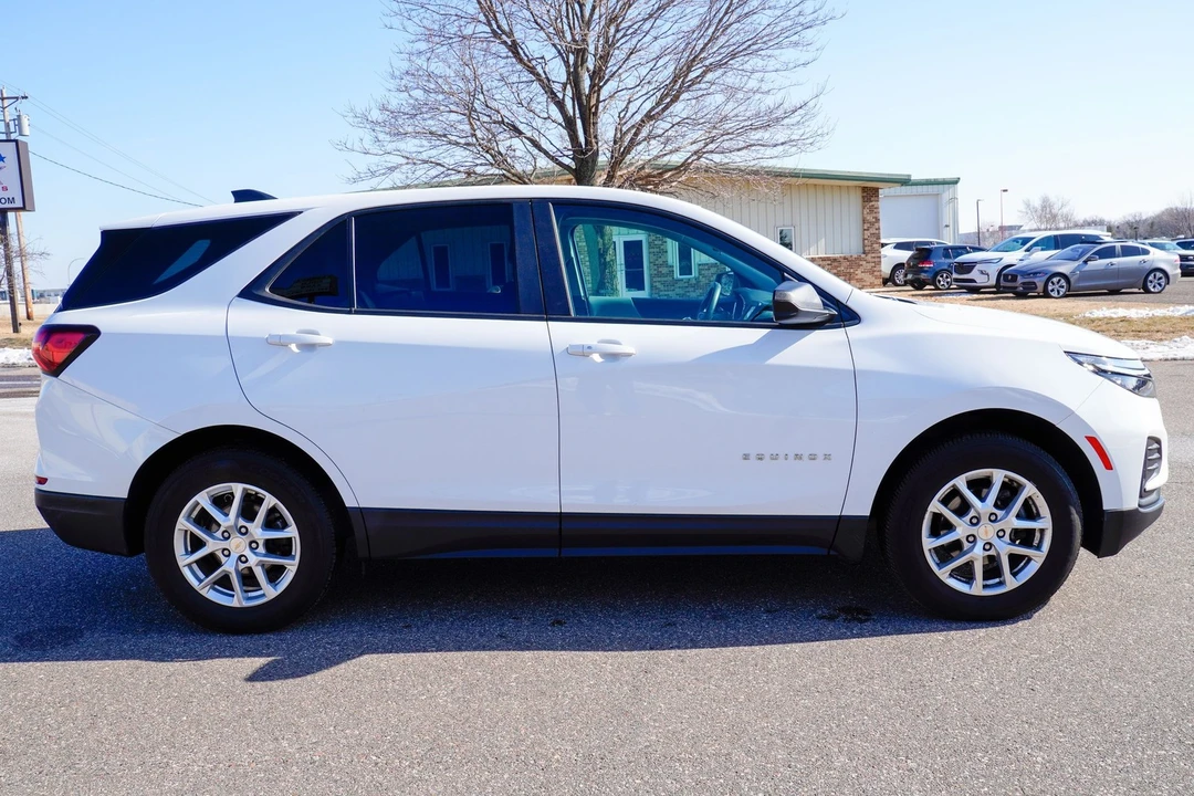 2023 Chevrolet Equinox - Image 2 of 21
