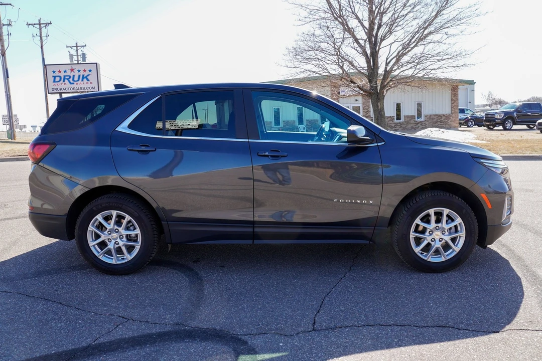 2023 Chevrolet Equinox - Image 2 of 21