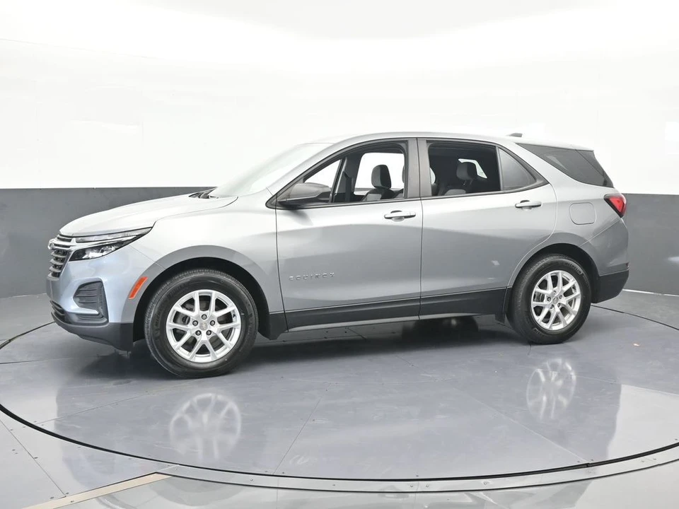 2023 Chevrolet Equinox - Image 2 of 12