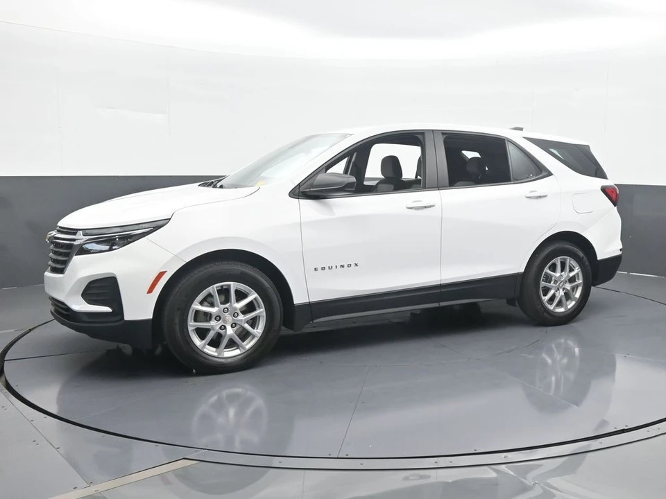2023 Chevrolet Equinox - Image 2 of 12