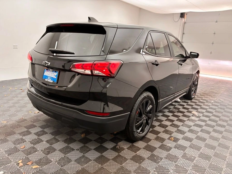 2023 Chevrolet Equinox - Image 8 of 12