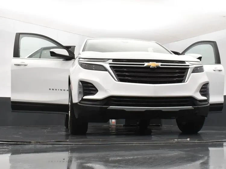 2023 Chevrolet Equinox - Image 11 of 12