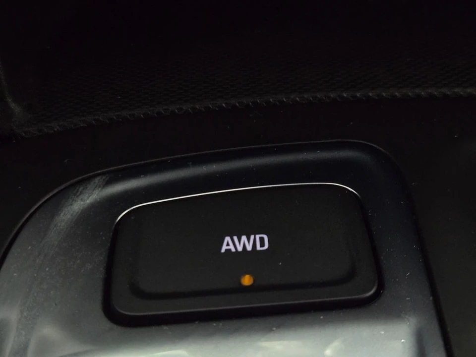 2023 Chevrolet Equinox - Image 8 of 12
