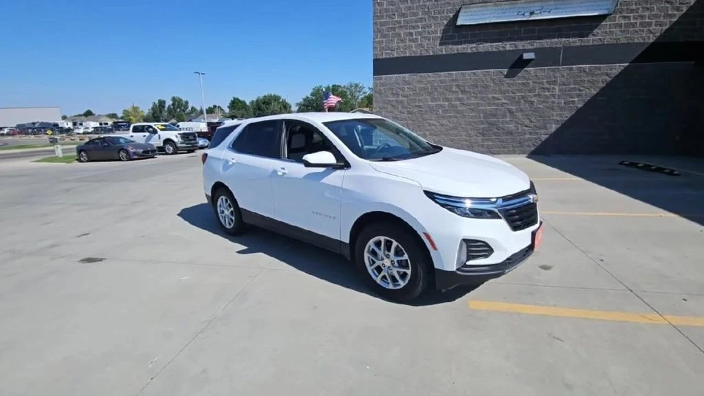 2023 Chevrolet Equinox - Image 2 of 12