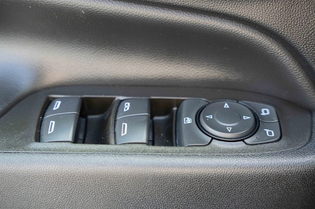 2023 Chevrolet Equinox - Image 20 of 21